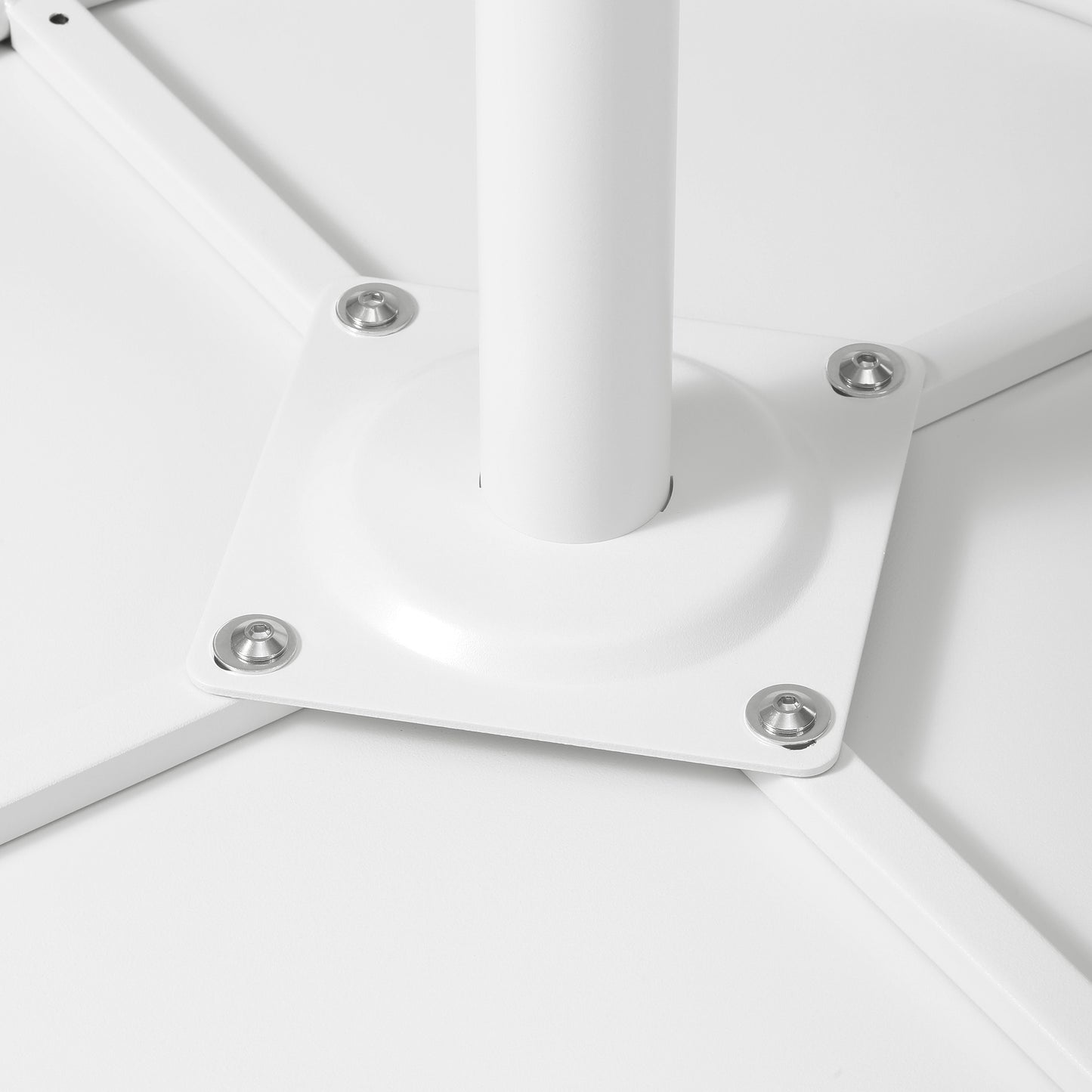 Polyform Round Bar Table